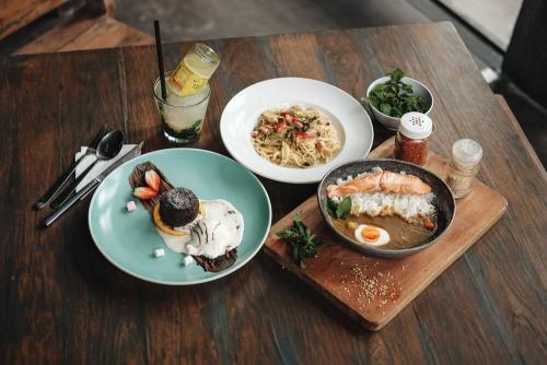 90 Kitchen &amp; Bar Hadir Kembali dengan Konsep yang Lebih Edgy